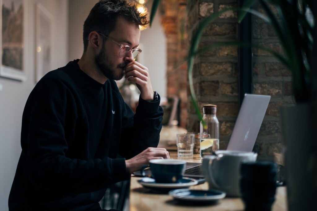 restaurant laptop